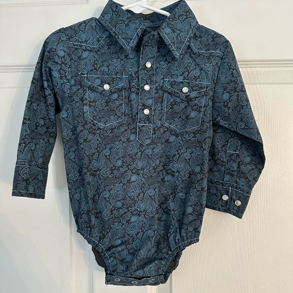 Pintlar pearl snap onesie, never worn. Size 18 months